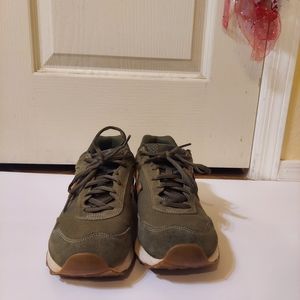 Sneakers brand  new balance  size 11.5 color green and black